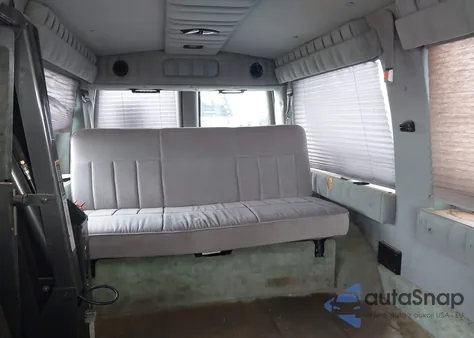 1999 Chevrolet Express z USA, uszkodzony, nr VIN 1GBFG15R9X1030898